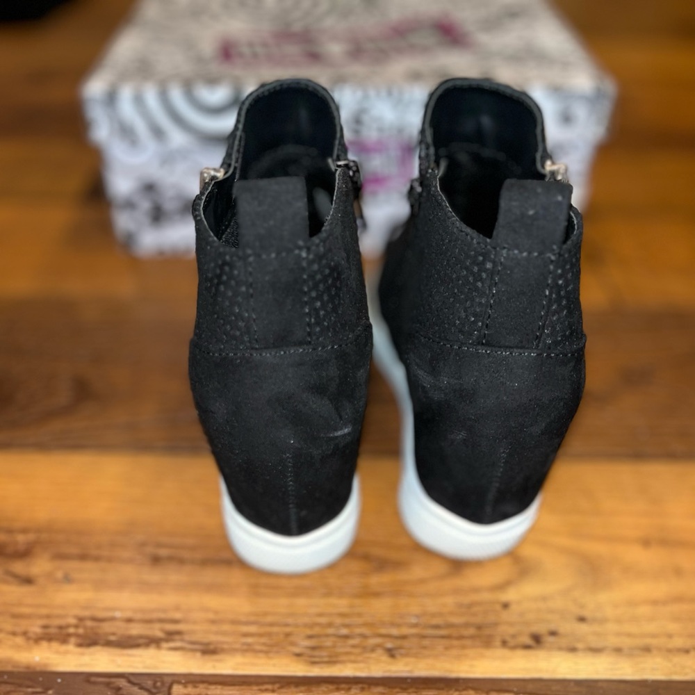 ~Brash~ Sneaker Booties- Size 7.5 - Picture 7 of 8